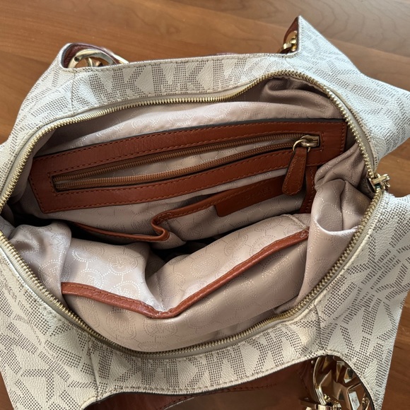 Fulton Large Logo Shoulder Bag in Vanilla - Picture 6 of 13